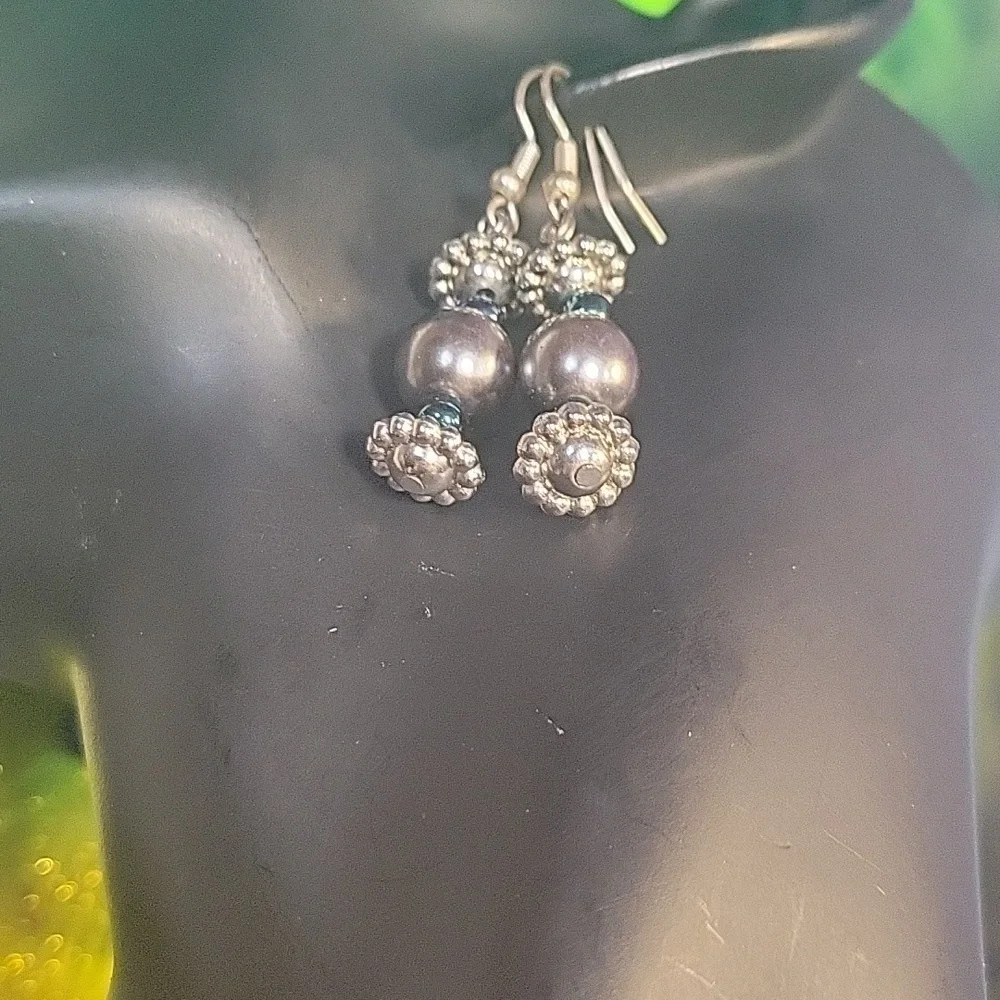 New Handmade Silver & Black Iridescent Bead Drop Earrings - Picture 5 of 7